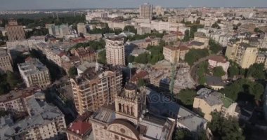 Hava. Kiev-bağımsızlık Meydanı hava Anketi, 20 Ağustos 2017. Sunrise adlı bir yükseklikten şehir manzarası. Yaz sabahı, şafak Kiev Antik şehir üzerinde. Şafakta evleri havadan çekim.