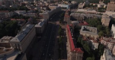 Hava. Kiev-bağımsızlık Meydanı hava Anketi, 20 Ağustos 2017. Sunrise adlı bir yükseklikten şehir manzarası. Yaz sabahı, şafak Kiev Antik şehir üzerinde. Şafakta evleri havadan çekim.