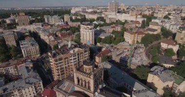 Hava. Kiev-bağımsızlık Meydanı hava Anketi, 20 Ağustos 2017. Sunrise adlı bir yükseklikten şehir manzarası. Yaz sabahı, şafak Kiev Antik şehir üzerinde. Şafakta evleri havadan çekim.