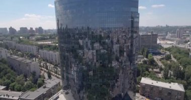 Kiev - cam gökdelen 2 Temmuz 2017. Hava yükselen bir kadeh yansıtıcı office gökdelen ayrıntılarda modern iş merkezleri. Cityscape, gökdelen, Bina, şehir merkezinde, İş Merkezi, açık.