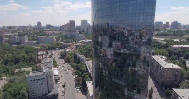 Kiev - cam gökdelen 2 Temmuz 2017. Hava yükselen bir kadeh yansıtıcı office gökdelen ayrıntılarda modern iş merkezleri. Cityscape, gökdelen, Bina, şehir merkezinde, İş Merkezi, açık.