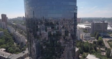 Kiev - cam gökdelen 2 Temmuz 2017. Hava yükselen bir kadeh yansıtıcı office gökdelen ayrıntılarda modern iş merkezleri. Cityscape, gökdelen, Bina, şehir merkezinde, İş Merkezi, açık.