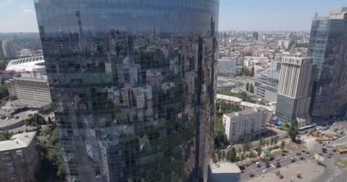 Kiev - cam gökdelen 2 Temmuz 2017. Hava yükselen bir kadeh yansıtıcı office gökdelen ayrıntılarda modern iş merkezleri. Cityscape, gökdelen, Bina, şehir merkezinde, İş Merkezi, açık.