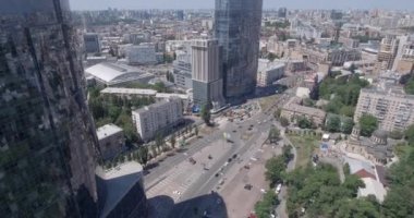 Kiev - cam gökdelen 2 Temmuz 2017. Hava yükselen bir kadeh yansıtıcı office gökdelen ayrıntılarda modern iş merkezleri. Cityscape, gökdelen, Bina, şehir merkezinde, İş Merkezi, açık.
