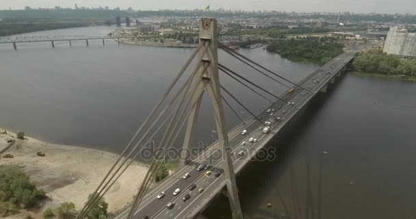 Stadslandskapet Moskva Bridge Kiev Flygfotografering Bro Solig Sommardag Bro Över — Stockvideo