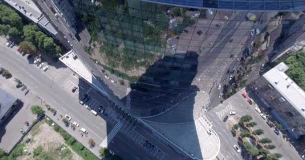 Kiev Glas Skyskrapa Juli 2017 Antenn Stigande Skott Reflekterande Office — Stockvideo