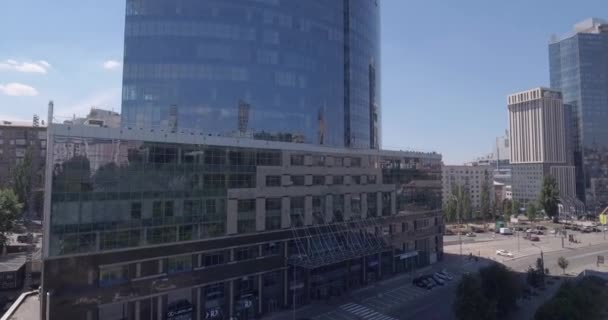 Kyiv Gläserner Wolkenkratzer Juli 2017 Antennenaufnahme Reflektierender Bürohochhaus Details Einem — Stockvideo