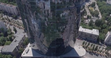 Kiev - cam gökdelen 2 Temmuz 2017. Hava yükselen bir kadeh yansıtıcı office gökdelen ayrıntılarda modern iş merkezleri. Cityscape, gökdelen, Bina, şehir merkezinde, İş Merkezi, açık.