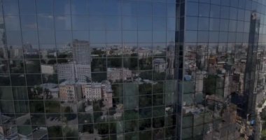 Kiev - cam gökdelen 2 Temmuz 2017. Hava yükselen bir kadeh yansıtıcı office gökdelen ayrıntılarda modern iş merkezleri. Cityscape, gökdelen, Bina, şehir merkezinde, İş Merkezi, açık.