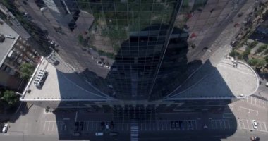 Kiev - cam gökdelen 2 Temmuz 2017. Hava yükselen bir kadeh yansıtıcı office gökdelen ayrıntılarda modern iş merkezleri. Cityscape, gökdelen, Bina, şehir merkezinde, İş Merkezi, açık.