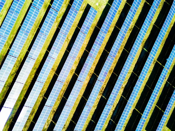 Güneş enerjisi Santrali hava fotoğrafı. — Stok fotoğraf