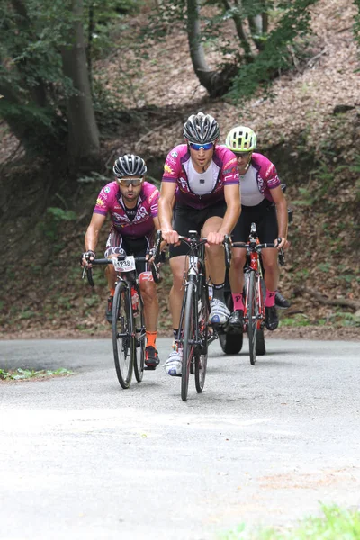 Αθλητές κατά τη διάρκεια Fausto Coppi Ποδηλατικός αγώνας — Φωτογραφία Αρχείου