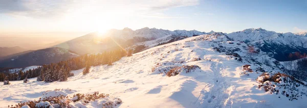 Snowy Góry Alpejskie Zachodzie Słońca — Zdjęcie stockowe