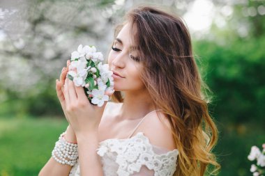 Güzel bir kızın portresi  