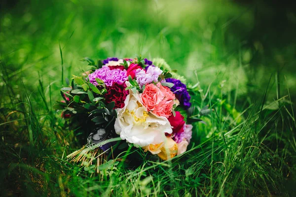 Bouquet with colorful flowers — Stock Photo, Image