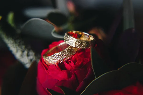 花束の結婚指輪 — ストック写真