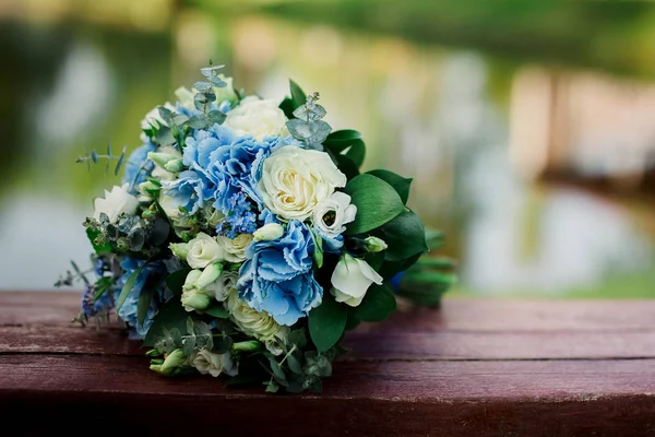 Strauß mit bunten Blumen — Stockfoto