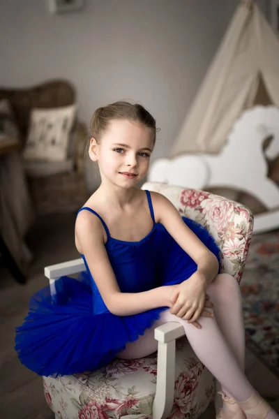 Petite ballerine assise — Photo