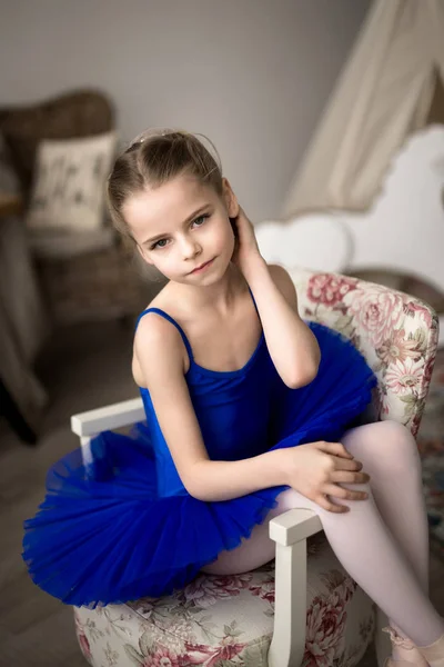 Petite ballerine assise — Photo