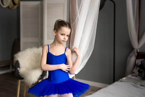 Ballerine enfant dansant — Photo