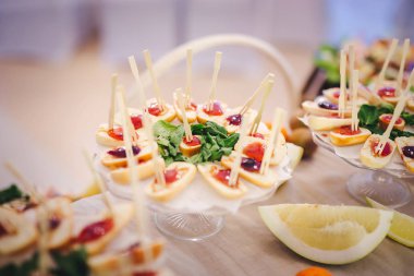 Partide atıştırmalıklar