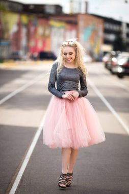 Sokakta yürürken çok güzel kız