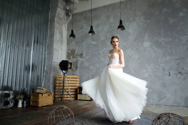 Çok güzel bir gelin portresi. Gelinin ücretleri Studio