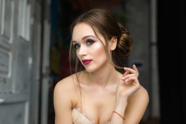 Çok güzel bir gelin portresi. Gelinin ücretleri Studio