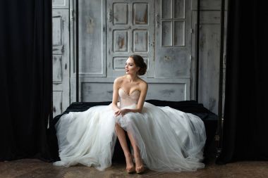 Çok güzel bir gelin portresi. Gelinin ücretleri Studio