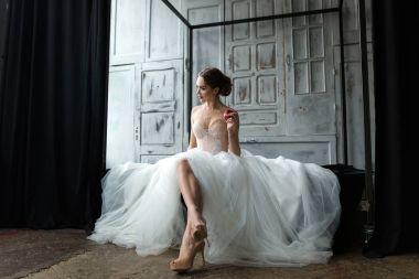 Çok güzel bir gelin portresi. Gelinin ücretleri Studio