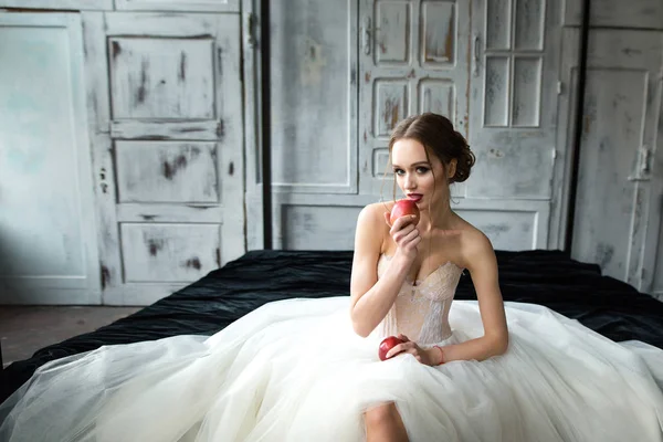 Çok güzel bir gelin portresi. Gelinin ücretleri Studio