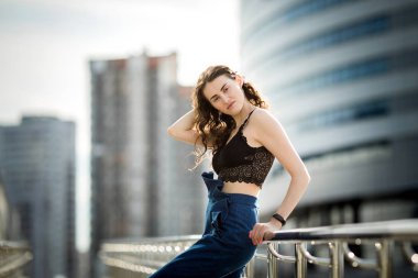 güzel beyaz bir kadın açık bir portresi