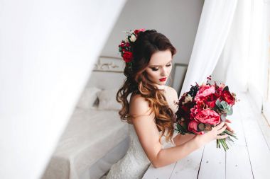 Güzel gelin portre parlak kalıcı makyaj ile