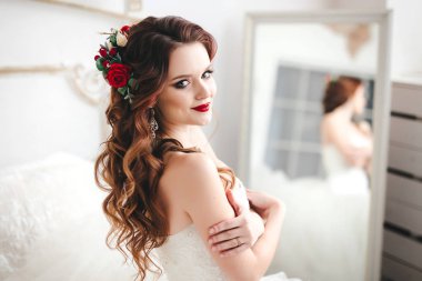 Güzel gelin portre parlak kalıcı makyaj ile