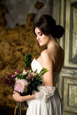 Düğün moda gelin el buketi ile