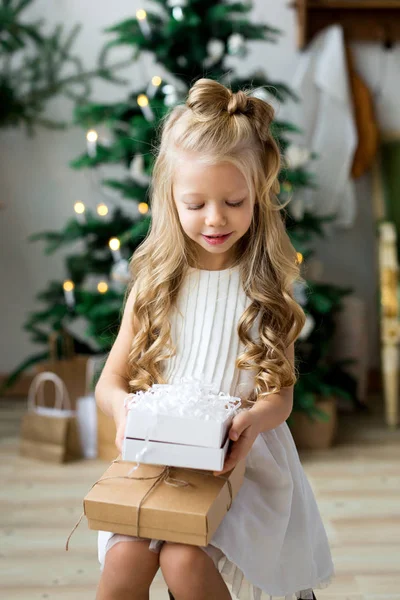 Feliz Niña Sonriente Con Cajas Regalo Navidad Feliz Navidad Felices — Foto de Stock