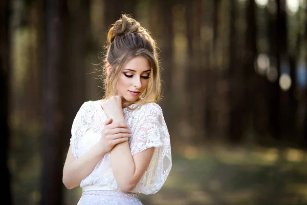 Retrato Noiva Bonita Vestido Branco Livre — Fotografia de Stock