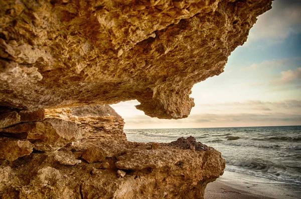 Görünümü rock plaj ve deniz manzarası