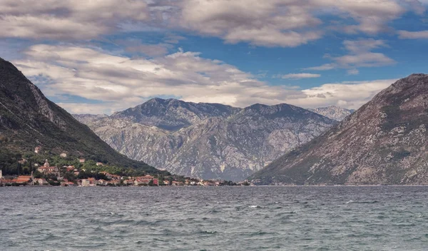 Montenegro antigo Panorama da cidade de Kotor — Fotografia de Stock