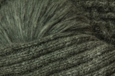 Gri örme iplik topu arka plan haddelenmiş