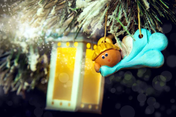 Luce dell'albero di Natale su sfondo scuro — Foto Stock