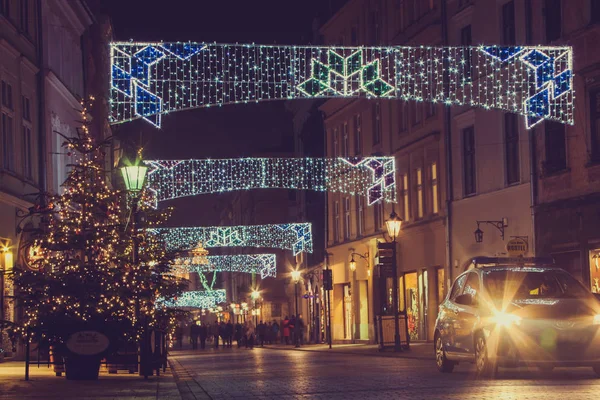 Vista de la decorada calle vieja de Navidad en Cracovia —  Fotos de Stock