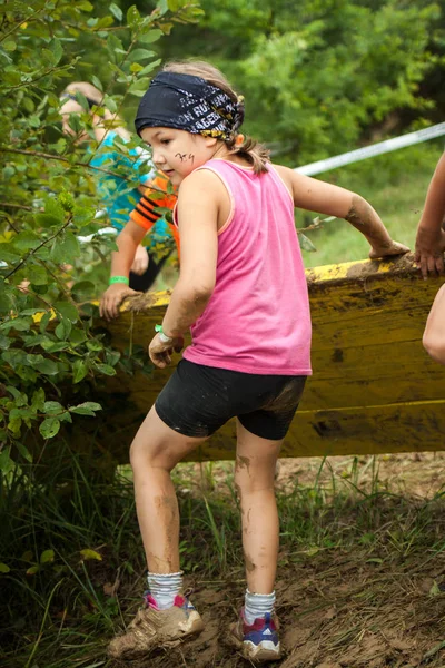 Barnen delta i tävlingen race — Stockfoto