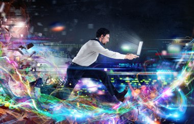 işadamı laptop ile çalışır. 