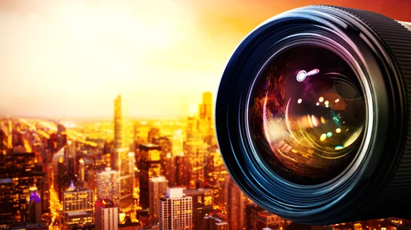 Obiettivo della fotocamera reflex con effetti di luce — Foto Stock