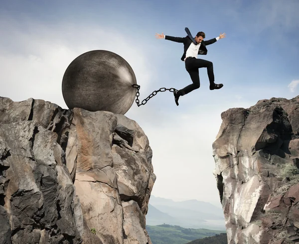 Empresário supera obstáculos — Fotografia de Stock