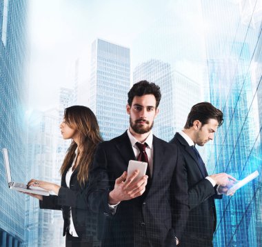 İş adamları ile teknolojik aygıt