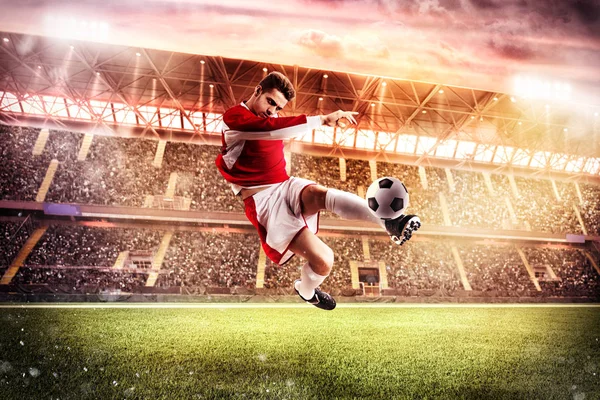 Jugador de fútbol juega — Foto de Stock