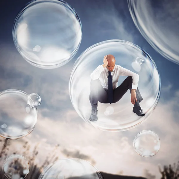 Бізнесмен летить у бульбашці — стокове фото