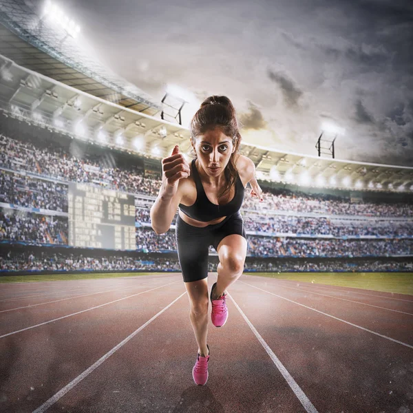 Athletic woman runs — Stock Photo, Image